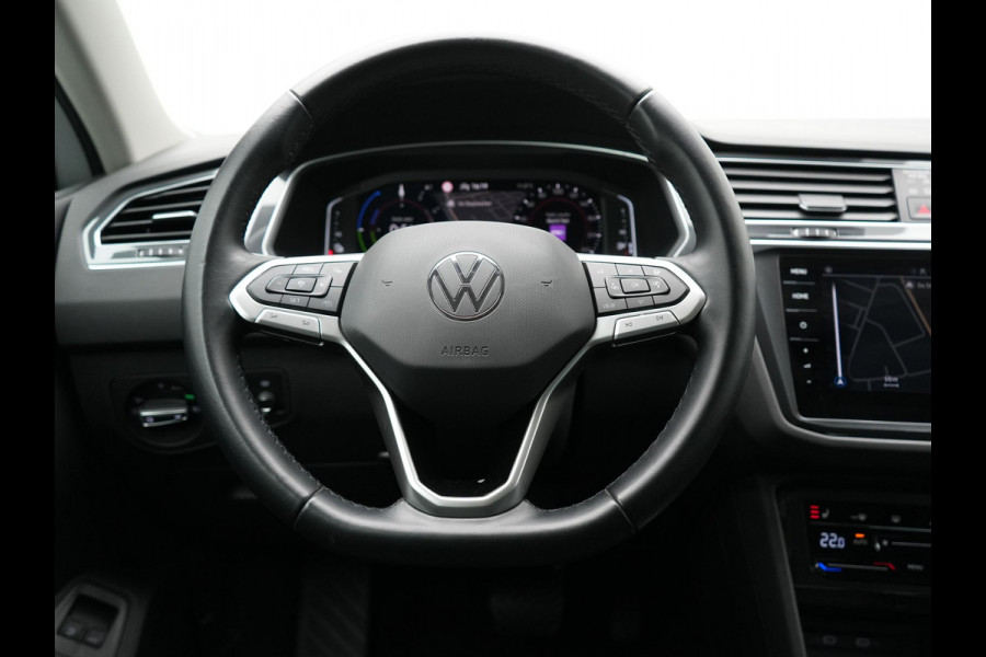 Volkswagen Tiguan 1.4 TSI eHybrid Elegance Plug In Hybrid 245pk Dealer O.H. PHEV | Trekhaak Af Fabriek | Adaptive Cruise | Head Up | Camera | Alcantara Comfortstoelen Verwarmd | Sfeerverlichting | IQ Light | Apple Carplay | Virtual | Blis | Navigatie | DAB |