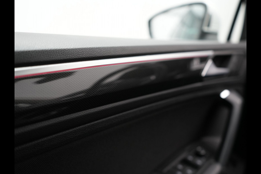 Volkswagen Tiguan 1.4 TSI eHybrid Elegance Plug In Hybrid 245pk Dealer O.H. PHEV | Trekhaak Af Fabriek | Adaptive Cruise | Head Up | Camera | Alcantara Comfortstoelen Verwarmd | Sfeerverlichting | IQ Light | Apple Carplay | Virtual | Blis | Navigatie | DAB |