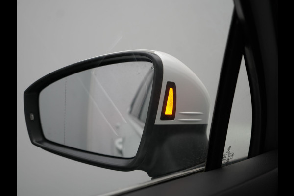 Volkswagen Tiguan 1.4 TSI eHybrid Elegance Plug In Hybrid 245pk Dealer O.H. PHEV | Trekhaak Af Fabriek | Adaptive Cruise | Head Up | Camera | Alcantara Comfortstoelen Verwarmd | Sfeerverlichting | IQ Light | Apple Carplay | Virtual | Blis | Navigatie | DAB |