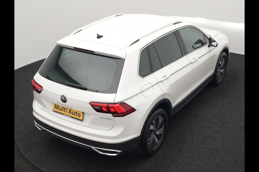 Volkswagen Tiguan 1.4 TSI eHybrid Elegance Plug In Hybrid 245pk Dealer O.H. PHEV | Trekhaak Af Fabriek | Adaptive Cruise | Head Up | Camera | Alcantara Comfortstoelen Verwarmd | Sfeerverlichting | IQ Light | Apple Carplay | Virtual | Blis | Navigatie | DAB |