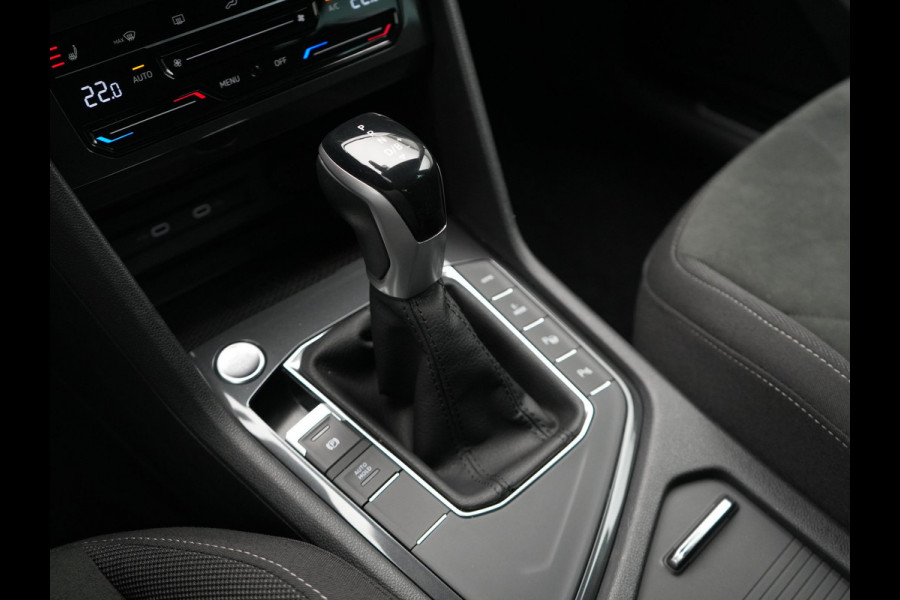 Volkswagen Tiguan 1.4 TSI eHybrid Elegance Plug In Hybrid 245pk Dealer O.H. PHEV | Trekhaak Af Fabriek | Adaptive Cruise | Head Up | Camera | Alcantara Comfortstoelen Verwarmd | Sfeerverlichting | IQ Light | Apple Carplay | Virtual | Blis | Navigatie | DAB |