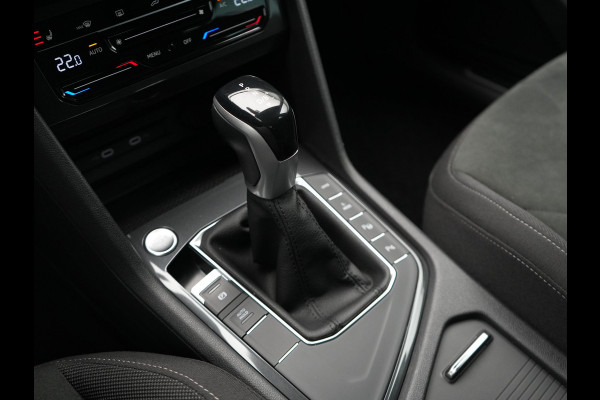 Volkswagen Tiguan 1.4 TSI eHybrid Elegance Plug In Hybrid 245pk Dealer O.H. PHEV | Trekhaak Af Fabriek | Adaptive Cruise | Head Up | Camera | Alcantara Comfortstoelen Verwarmd | Sfeerverlichting | IQ Light | Apple Carplay | Virtual | Blis | Navigatie | DAB |