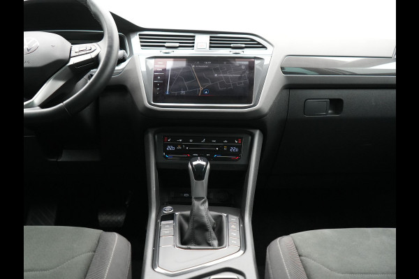 Volkswagen Tiguan 1.4 TSI eHybrid Elegance Plug In Hybrid 245pk Dealer O.H. PHEV | Trekhaak Af Fabriek | Adaptive Cruise | Head Up | Camera | Alcantara Comfortstoelen Verwarmd | Sfeerverlichting | IQ Light | Apple Carplay | Virtual | Blis | Navigatie | DAB |