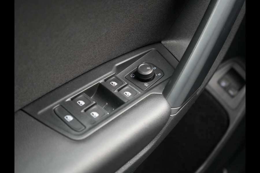 Volkswagen Tiguan 1.4 TSI eHybrid Elegance Plug In Hybrid 245pk Dealer O.H. PHEV | Trekhaak Af Fabriek | Adaptive Cruise | Head Up | Camera | Alcantara Comfortstoelen Verwarmd | Sfeerverlichting | IQ Light | Apple Carplay | Virtual | Blis | Navigatie | DAB |