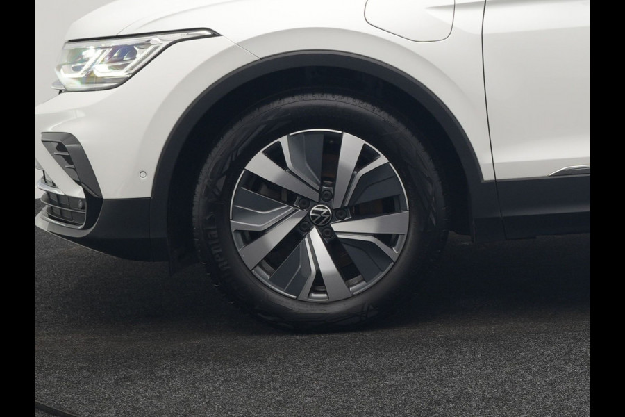 Volkswagen Tiguan 1.4 TSI eHybrid Elegance Plug In Hybrid 245pk Dealer O.H. PHEV | Trekhaak Af Fabriek | Adaptive Cruise | Head Up | Camera | Alcantara Comfortstoelen Verwarmd | Sfeerverlichting | IQ Light | Apple Carplay | Virtual | Blis | Navigatie | DAB |