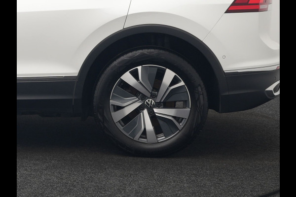 Volkswagen Tiguan 1.4 TSI eHybrid Elegance Plug In Hybrid 245pk Dealer O.H. PHEV | Trekhaak Af Fabriek | Adaptive Cruise | Head Up | Camera | Alcantara Comfortstoelen Verwarmd | Sfeerverlichting | IQ Light | Apple Carplay | Virtual | Blis | Navigatie | DAB |