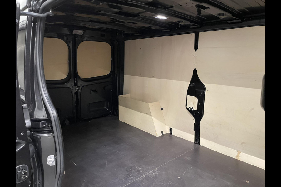 Renault Trafic 2.0 DCi 150pk T30 L2H1 Advance Navigatie Airco Lichtmetalen velgen Betimmering Trekhaak Camera Parkeer sensoren Dab