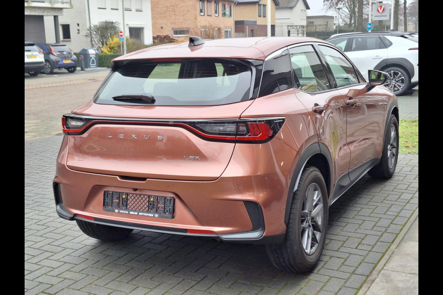Lexus LBX 1.5 Comfort & Safety Pack | Dodehoekherkenning, Parkeersensoren, Keyless, Stoelverwarming, Sonnic Copper