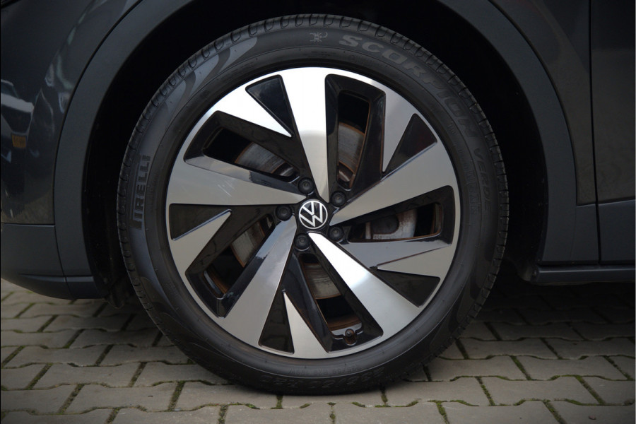 Volkswagen ID.4 First 77 kWh | Stoelverwarming | Stuurverwarming | Trekhaak | Warmtepomp | Adaptive Cruise Control | Navigatie | Apple Carplay | Keyless | Camera | Parkersensoren |