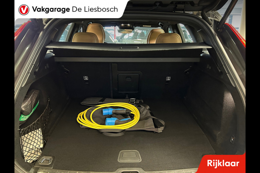 Volvo XC60 2.0 T8 Twin Engine AWD Momentum Pro Inscription /Panorama-dak / pilot assist / trekhaak / leder / Apple carplay
