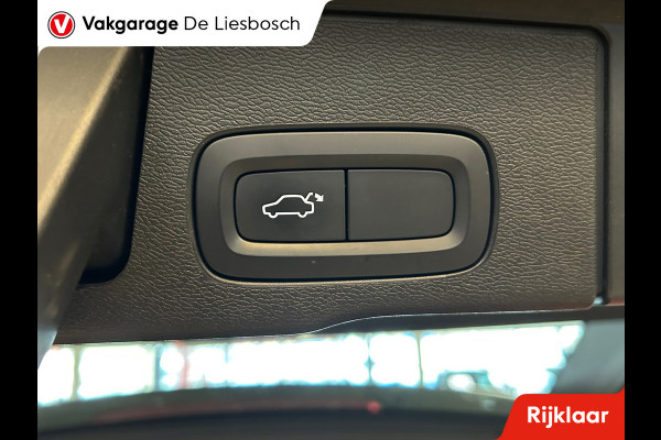 Volvo XC60 2.0 T8 Twin Engine AWD Momentum Pro Inscription /Panorama-dak / pilot assist / trekhaak / leder / Apple carplay