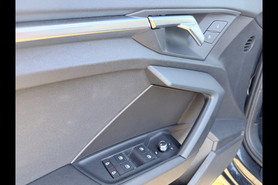Audi A3 Sportback 30 TFSI Advanced edition | Sport Stoelen | Carplay | PDC | 1e Eigenaar