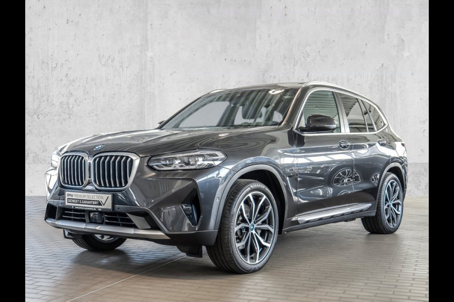 BMW X3 xDrive30e ** LED, LEDER, NAVI+, ACC, PANORAMA, TREKH, HuD, 20-inch LMV ** 1e EIG - UNFALLFREI - BMW ONDERH ** ** INFORMEER OOK NAAR ONZE AANTREKKELIJKE FINANCIAL-LEASE TARIEVEN **