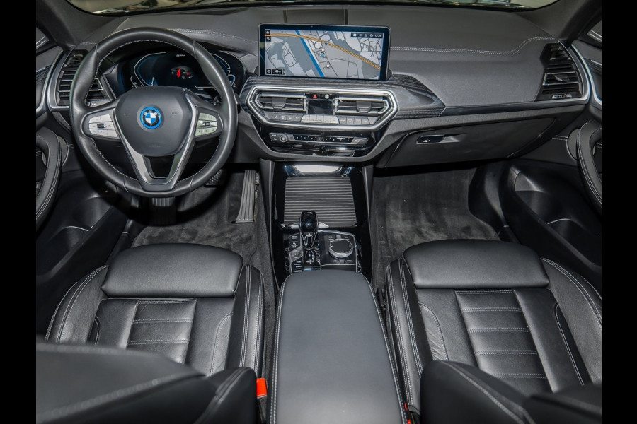 BMW X3 xDrive30e ** LED, LEDER, NAVI+, ACC, PANORAMA, TREKH, HuD, 20-inch LMV ** 1e EIG - UNFALLFREI - BMW ONDERH ** ** INFORMEER OOK NAAR ONZE AANTREKKELIJKE FINANCIAL-LEASE TARIEVEN **