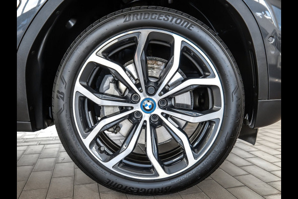 BMW X3 xDrive30e ** LED, LEDER, NAVI+, ACC, PANORAMA, TREKH, HuD, 20-inch LMV ** 1e EIG - UNFALLFREI - BMW ONDERH ** ** INFORMEER OOK NAAR ONZE AANTREKKELIJKE FINANCIAL-LEASE TARIEVEN **
