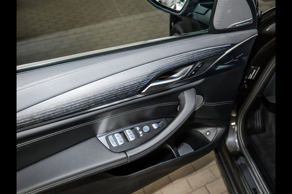 BMW X3 xDrive30e ** LED, LEDER, NAVI+, ACC, PANORAMA, TREKH, HuD, 20-inch LMV ** 1e EIG - UNFALLFREI - BMW ONDERH ** ** INFORMEER OOK NAAR ONZE AANTREKKELIJKE FINANCIAL-LEASE TARIEVEN **