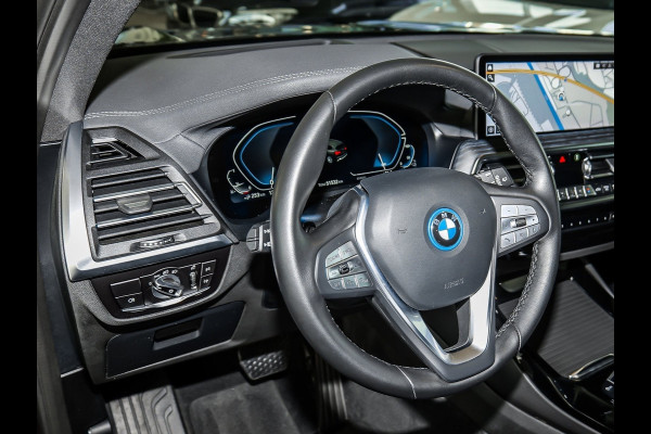 BMW X3 xDrive30e ** LED, LEDER, NAVI+, ACC, PANORAMA, TREKH, HuD, 20-inch LMV ** 1e EIG - UNFALLFREI - BMW ONDERH ** ** INFORMEER OOK NAAR ONZE AANTREKKELIJKE FINANCIAL-LEASE TARIEVEN **