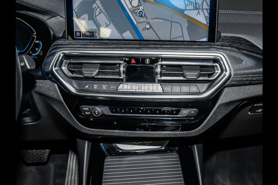 BMW X3 xDrive30e ** LED, LEDER, NAVI+, ACC, PANORAMA, TREKH, HuD, 20-inch LMV ** 1e EIG - UNFALLFREI - BMW ONDERH ** ** INFORMEER OOK NAAR ONZE AANTREKKELIJKE FINANCIAL-LEASE TARIEVEN **