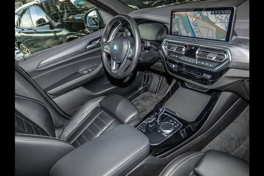 BMW X3 xDrive30e ** LED, LEDER, NAVI+, ACC, PANORAMA, TREKH, HuD, 20-inch LMV ** 1e EIG - UNFALLFREI - BMW ONDERH ** ** INFORMEER OOK NAAR ONZE AANTREKKELIJKE FINANCIAL-LEASE TARIEVEN **