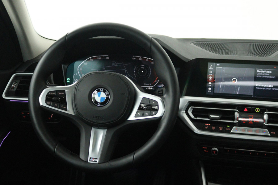 BMW 3-serie 320i High Executive Edition Automaat (PANORAMADAK, CAMERA, STOELVERWARMING, SPORTSTOELEN, DEALER ONDERHOUDEN, LEDER)