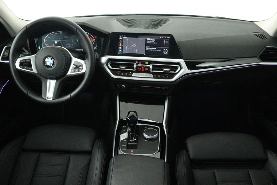 BMW 3-serie 320i High Executive Edition Automaat (PANORAMADAK, CAMERA, STOELVERWARMING, SPORTSTOELEN, DEALER ONDERHOUDEN, LEDER)
