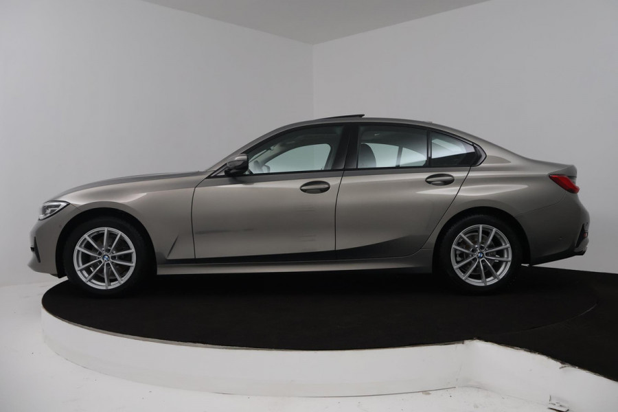 BMW 3-serie 320i High Executive Edition Automaat (PANORAMADAK, CAMERA, STOELVERWARMING, SPORTSTOELEN, DEALER ONDERHOUDEN, LEDER)