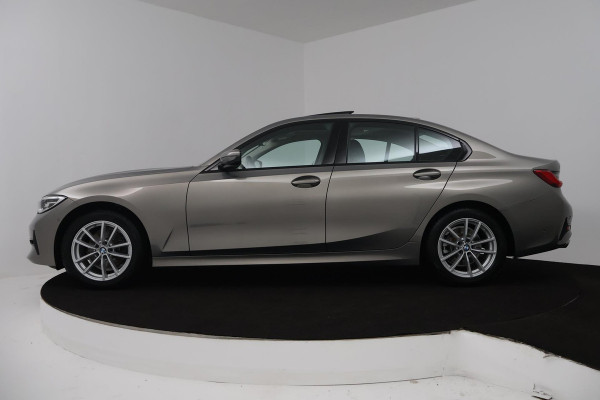 BMW 3-serie 320i High Executive Edition Automaat (PANORAMADAK, CAMERA, STOELVERWARMING, SPORTSTOELEN, DEALER ONDERHOUDEN, LEDER)