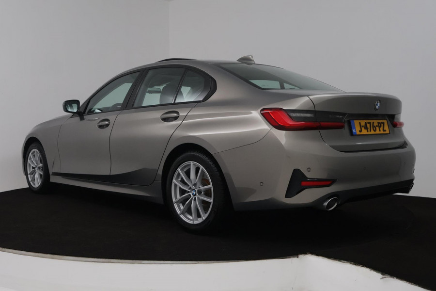 BMW 3-serie 320i High Executive Edition Automaat (PANORAMADAK, CAMERA, STOELVERWARMING, SPORTSTOELEN, DEALER ONDERHOUDEN, LEDER)