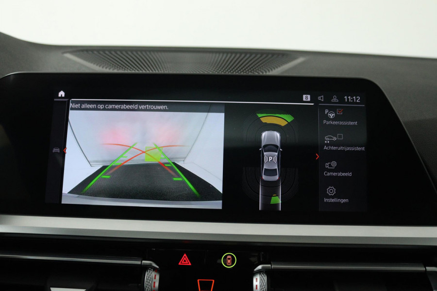 BMW 3-serie 320i High Executive Edition Automaat (PANORAMADAK, CAMERA, STOELVERWARMING, SPORTSTOELEN, DEALER ONDERHOUDEN, LEDER)