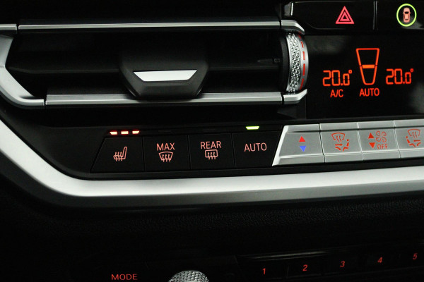 BMW 3-serie 320i High Executive Edition Automaat (PANORAMADAK, CAMERA, STOELVERWARMING, SPORTSTOELEN, DEALER ONDERHOUDEN, LEDER)