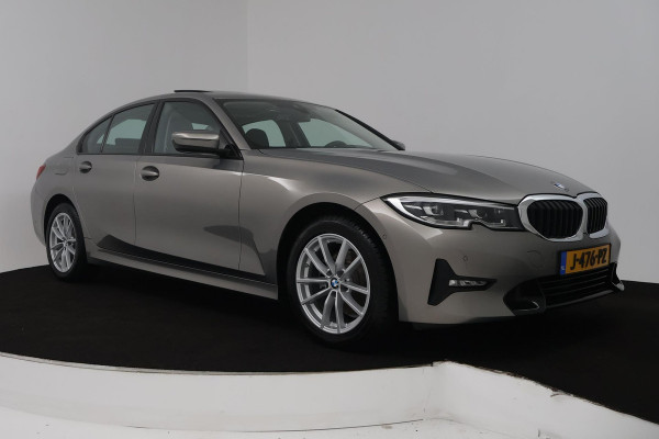 BMW 3-serie 320i High Executive Edition Automaat (PANORAMADAK, CAMERA, STOELVERWARMING, SPORTSTOELEN, DEALER ONDERHOUDEN, LEDER)