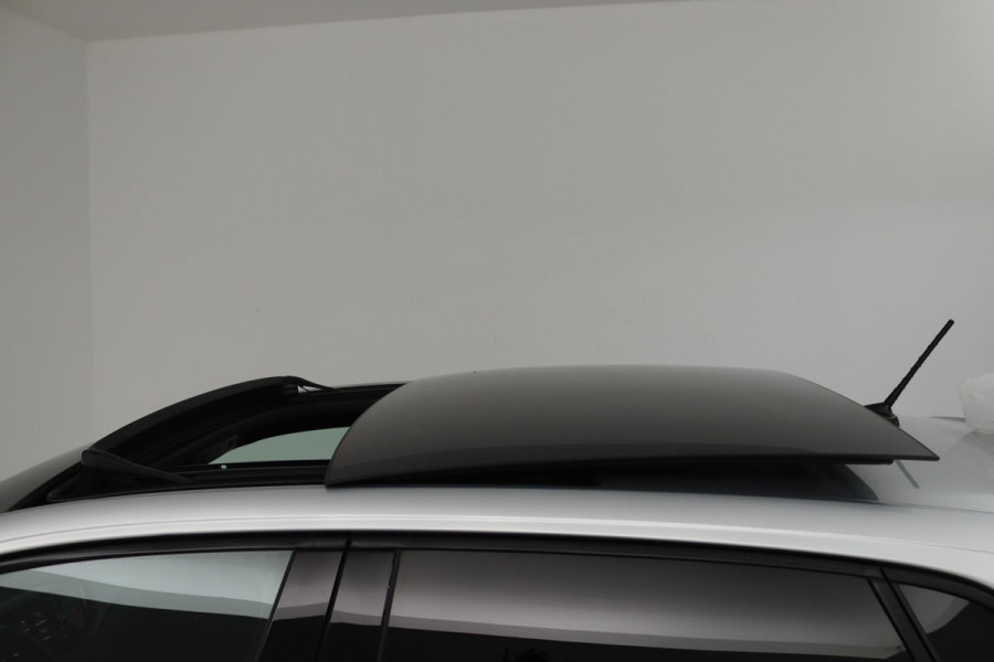 Volkswagen Polo 1.0 TSI Highline R-line (PANORAMADAK, CAMERA, VIRTUAL COCKPIT, NAVIGATIE, LED, CLIMA, PARKEERSENSOREN)