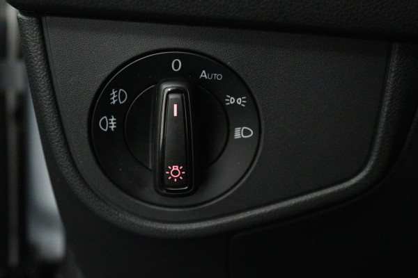 Volkswagen Polo 1.0 TSI Highline R-line (PANORAMADAK, CAMERA, VIRTUAL COCKPIT, NAVIGATIE, LED, CLIMA, PARKEERSENSOREN)