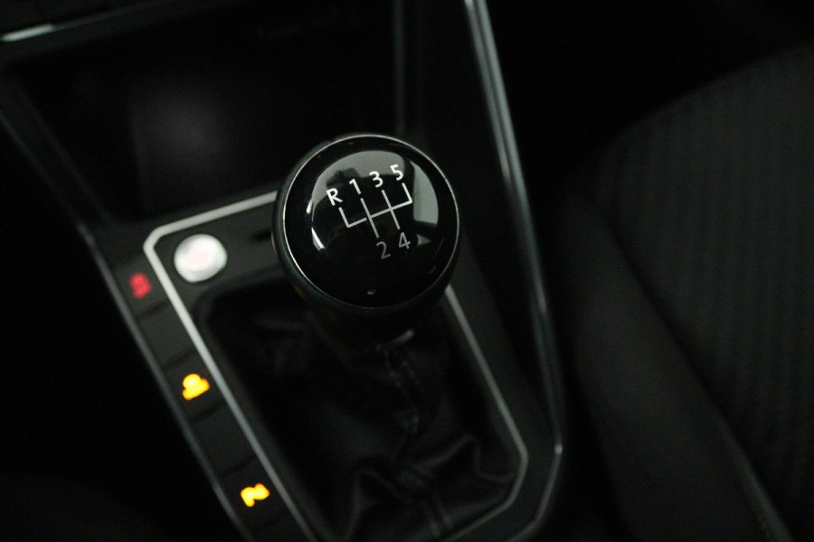 Volkswagen Polo 1.0 TSI Highline R-line (PANORAMADAK, CAMERA, VIRTUAL COCKPIT, NAVIGATIE, LED, CLIMA, PARKEERSENSOREN)