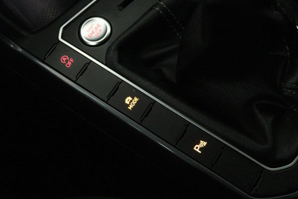 Volkswagen Polo 1.0 TSI Highline R-line (PANORAMADAK, CAMERA, VIRTUAL COCKPIT, NAVIGATIE, LED, CLIMA, PARKEERSENSOREN)