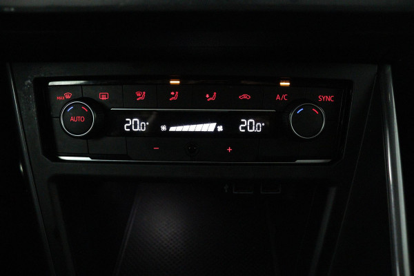 Volkswagen Polo 1.0 TSI Highline R-line (PANORAMADAK, CAMERA, VIRTUAL COCKPIT, NAVIGATIE, LED, CLIMA, PARKEERSENSOREN)