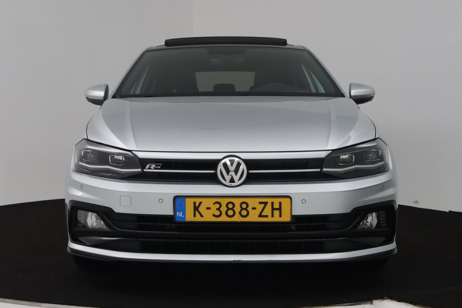 Volkswagen Polo 1.0 TSI Highline R-line (PANORAMADAK, CAMERA, VIRTUAL COCKPIT, NAVIGATIE, LED, CLIMA, PARKEERSENSOREN)