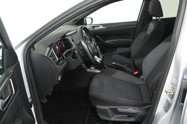 Volkswagen Polo 1.0 TSI Highline R-line (PANORAMADAK, CAMERA, VIRTUAL COCKPIT, NAVIGATIE, LED, CLIMA, PARKEERSENSOREN)