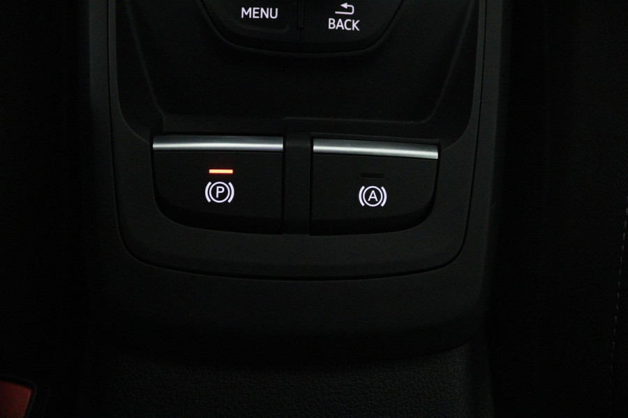 Audi Q2 30 TFSI Advanced edition (PANORAMADAK, CARPLAY, VIRTUAL COCKPIT, STOELVERWARMING, GROOT NAVI, CAMERA, 1e EIGENAAR)