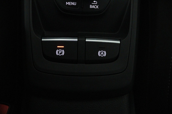 Audi Q2 30 TFSI Advanced edition (PANORAMADAK, CARPLAY, VIRTUAL COCKPIT, STOELVERWARMING, GROOT NAVI, CAMERA, 1e EIGENAAR)