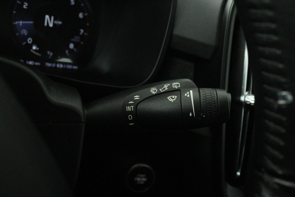 Volvo XC40 1.5 T3 Momentum (NAVIGATIE, ELEKT. WEGKLAPBARE TREKHAAK, STOELVERWARMING, CAMERA)