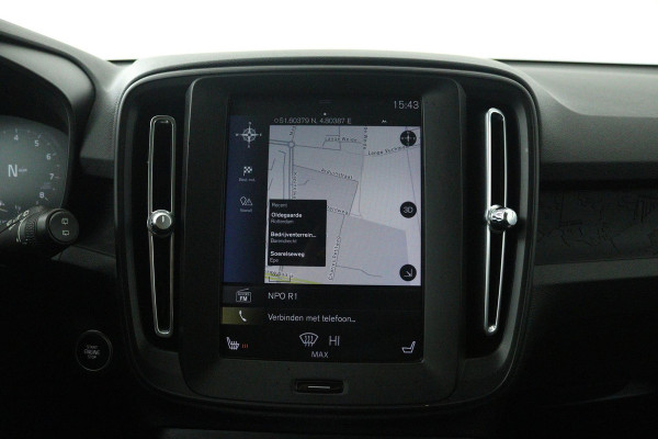 Volvo XC40 1.5 T3 Momentum (NAVIGATIE, ELEKT. WEGKLAPBARE TREKHAAK, STOELVERWARMING, CAMERA)