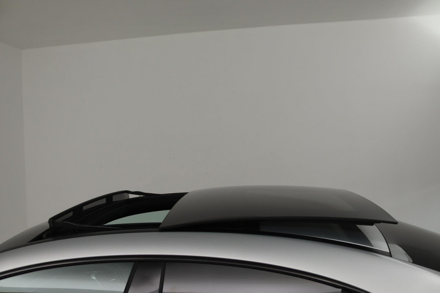 Mercedes-Benz CLA-Klasse 200 Business Solution AMG (PANO, TREKHAAK WEGKLAPBAAR, SFEERVERLICHTING, STOELVERWARMIN)