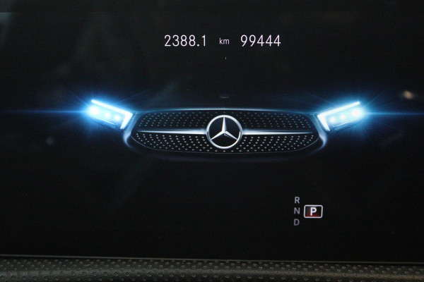 Mercedes-Benz CLA-Klasse 200 Business Solution AMG (PANO, TREKHAAK WEGKLAPBAAR, SFEERVERLICHTING, STOELVERWARMIN)