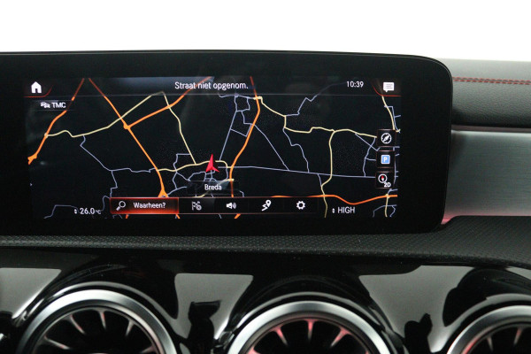 Mercedes-Benz CLA-Klasse 200 Business Solution AMG (PANO, TREKHAAK WEGKLAPBAAR, SFEERVERLICHTING, STOELVERWARMIN)