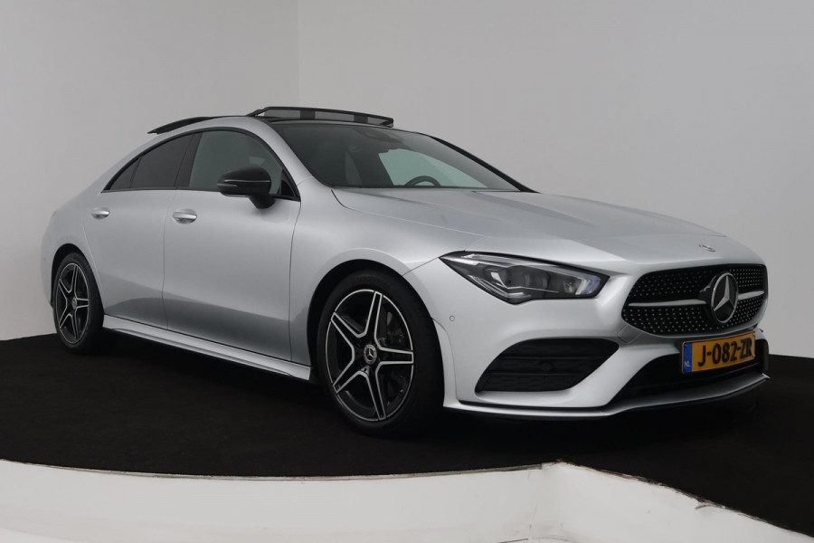 Mercedes-Benz CLA-Klasse 200 Business Solution AMG (PANO, TREKHAAK WEGKLAPBAAR, SFEERVERLICHTING, STOELVERWARMIN)