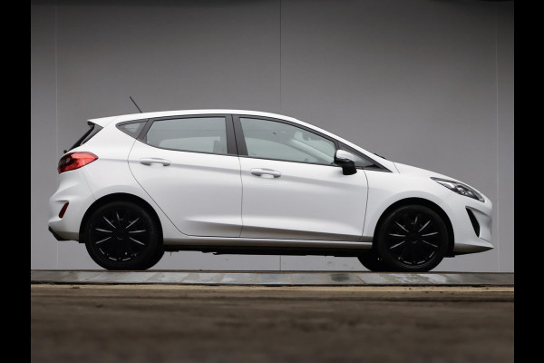 Ford Fiesta 1.1 Sport (APPLE CARPLAY,NAVI,LED,CRUISE,BLACK/WHITE EDITION,LANE ASSIST,SPORTSTOELEN,NETTE STAAT)