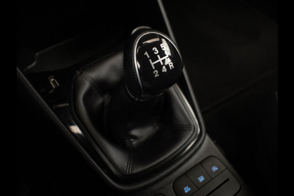 Ford Fiesta 1.1 Sport (APPLE CARPLAY,NAVI,LED,CRUISE,BLACK/WHITE EDITION,LANE ASSIST,SPORTSTOELEN,NETTE STAAT)