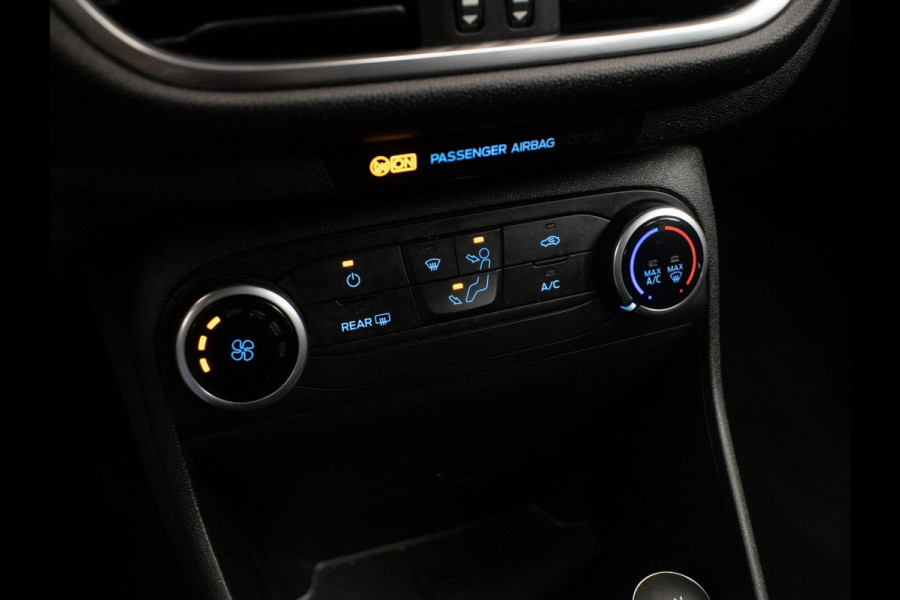 Ford Fiesta 1.1 Sport (APPLE CARPLAY,NAVI,LED,CRUISE,BLACK/WHITE EDITION,LANE ASSIST,SPORTSTOELEN,NETTE STAAT)