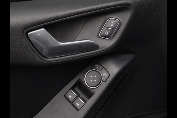 Ford Fiesta 1.1 Sport (APPLE CARPLAY,NAVI,LED,CRUISE,BLACK/WHITE EDITION,LANE ASSIST,SPORTSTOELEN,NETTE STAAT)